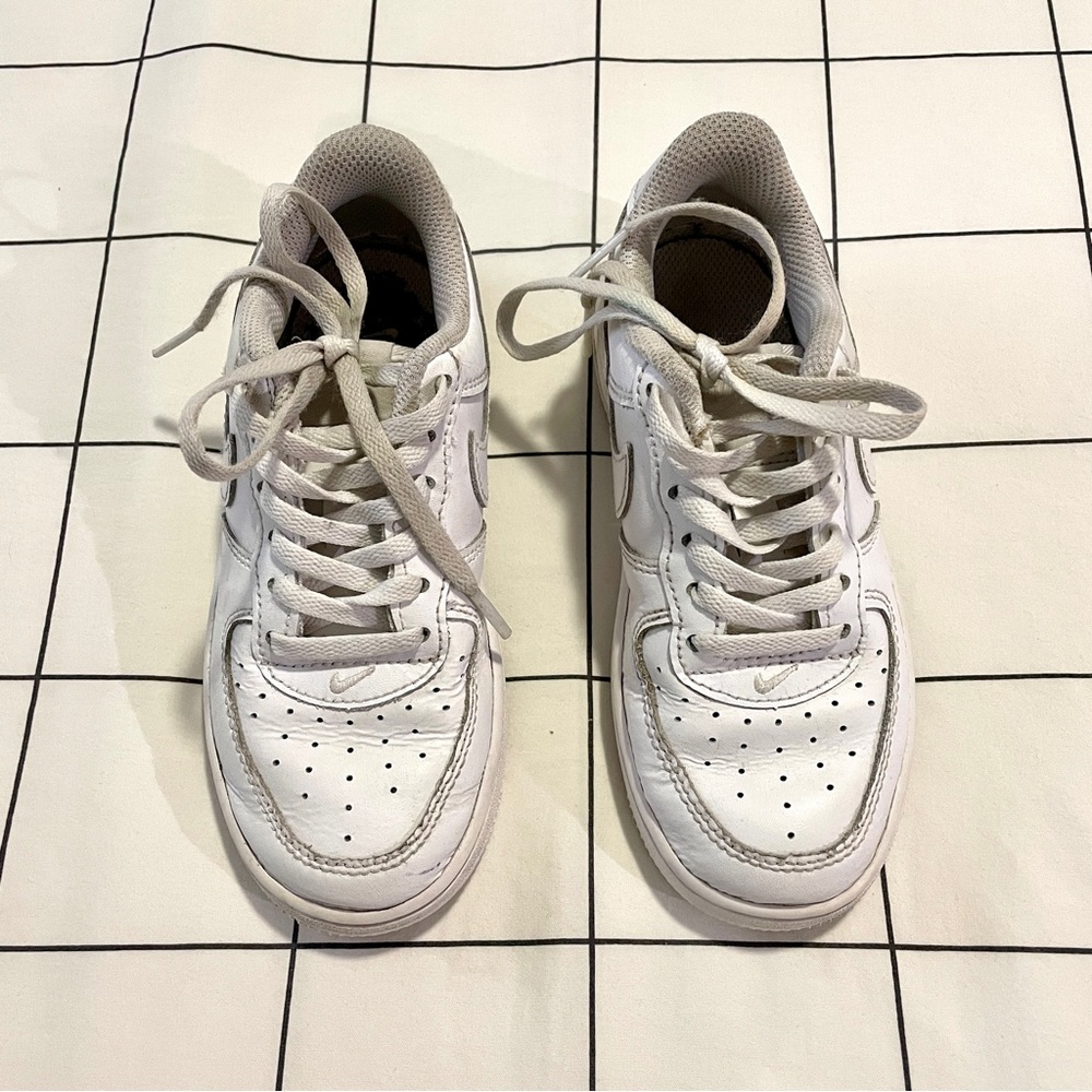 KIDS: nike air force 1s